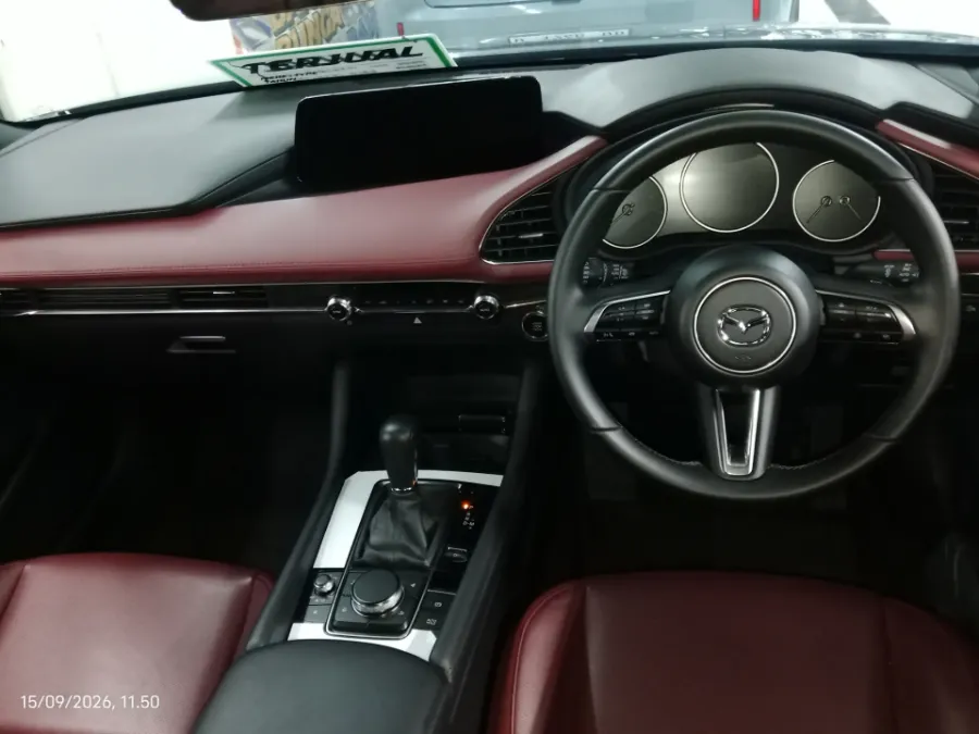 Foto Mobil Bekas Dashboard Mazda 3 2.0 Skyactiv-G Hatchback tahun 2025