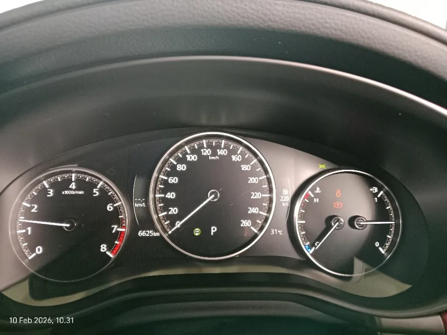 Foto Mobil Bekas Odometer Mazda 3 2.0 Skyactiv-G Hatchback tahun 2025