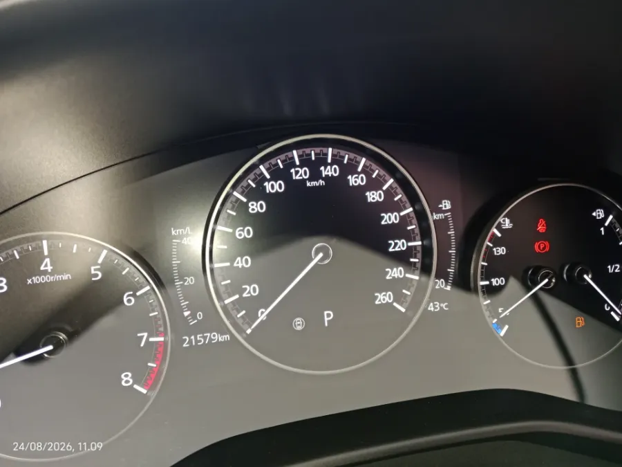 Foto Mobil Bekas Odometer Mazda 3 2.0 Skyactiv-G Sedan tahun 2022