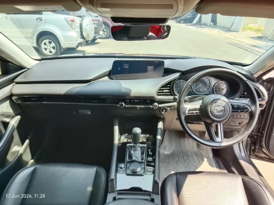 Foto Mobil Bekas Dashboard Mazda 3 2.0 Skyactiv-G Sedan tahun 2023