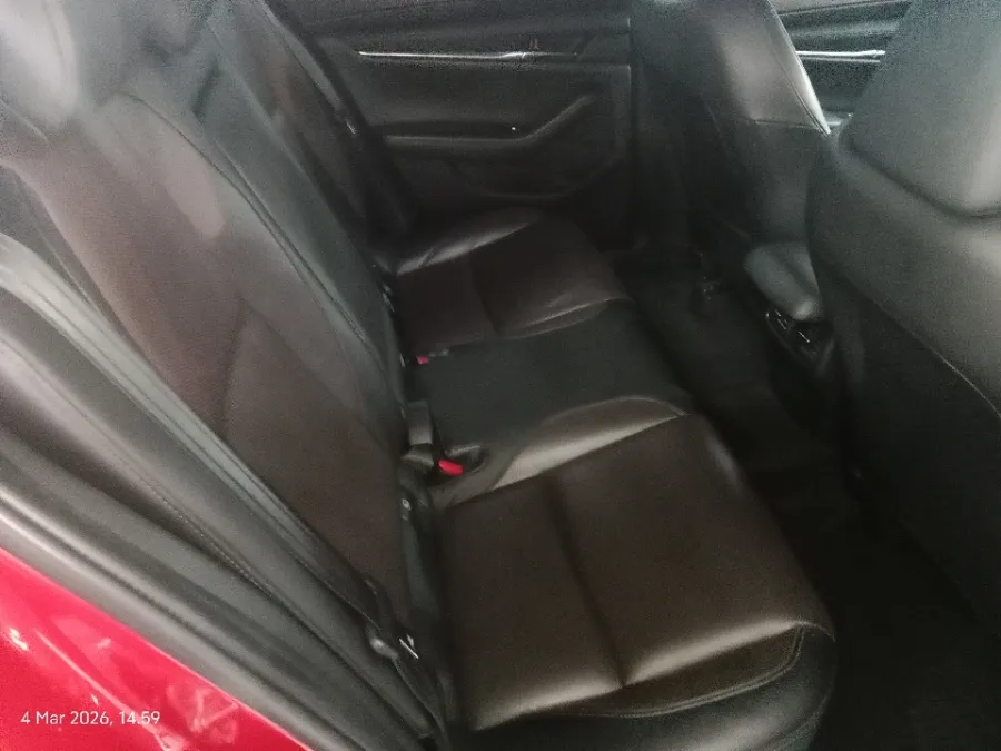 Foto Mobil Bekas Kabin Belakang Mazda 3 2.0 Skyactiv-G Sedan tahun 2023