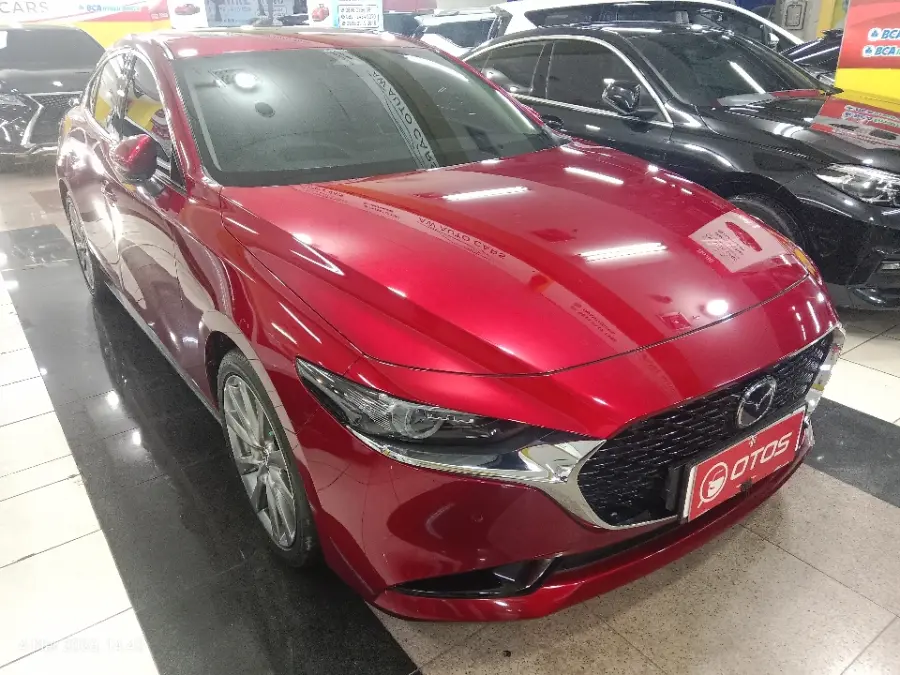 Foto Mobil Bekas Kanan Depan Mazda 3 2.0 Skyactiv-G Sedan tahun 2023