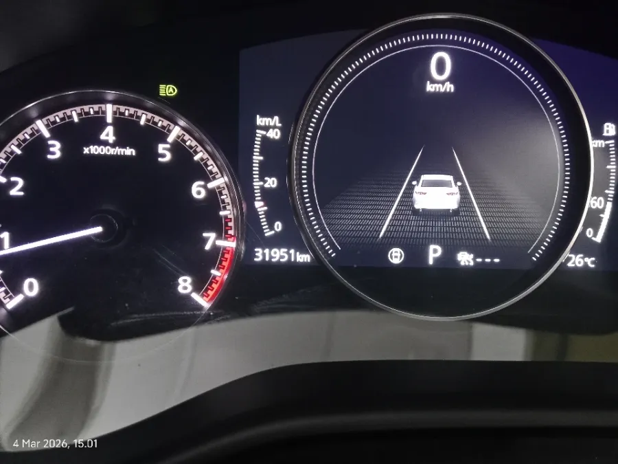 Foto Mobil Bekas Odometer Mazda 3 2.0 Skyactiv-G Sedan tahun 2023
