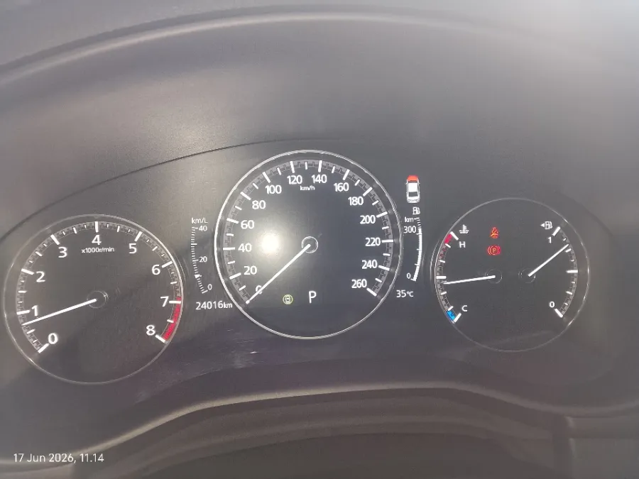 Foto Mobil Bekas Odometer Mazda 3 2.0 Skyactiv-G Sedan tahun 2023
