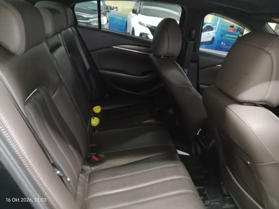 Foto Mobil Bekas Kabin Belakang Mazda 6 2.0 tahun 2021