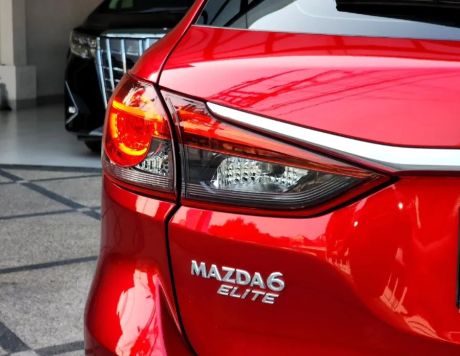 Foto Mobil Bekas Tampak Belakang Mazda 6 2.5 tahun 2019