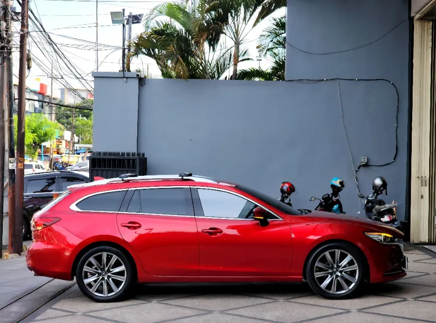 Foto Mobil Bekas Tampak Samping Mazda 6 2.5 tahun 2019