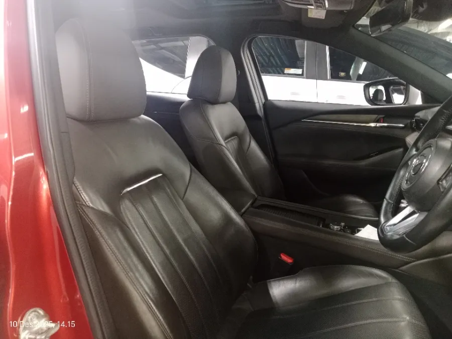 Foto Mobil Bekas Kabin Depan Mazda 6 2.5 Elite Estate tahun 2019