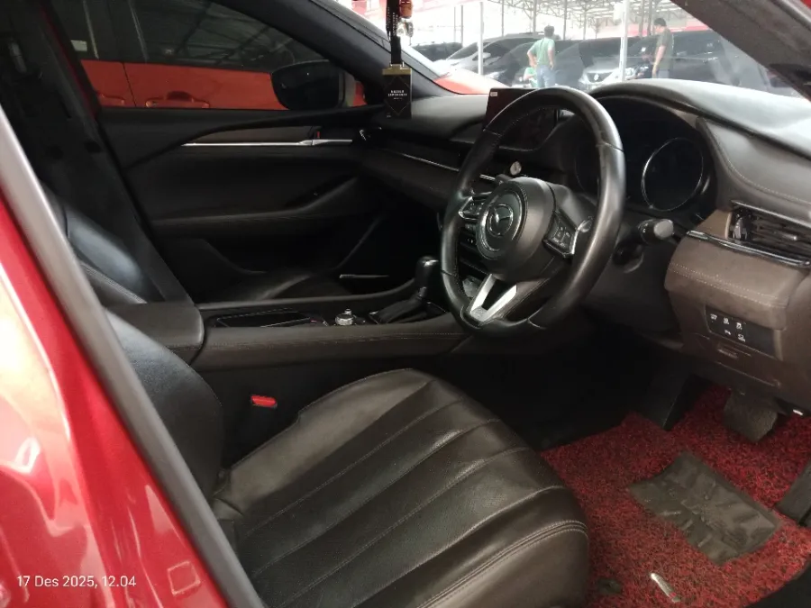 Foto Mobil Bekas Kabin Depan Mazda 6 2.5 Elite Estate tahun 2020