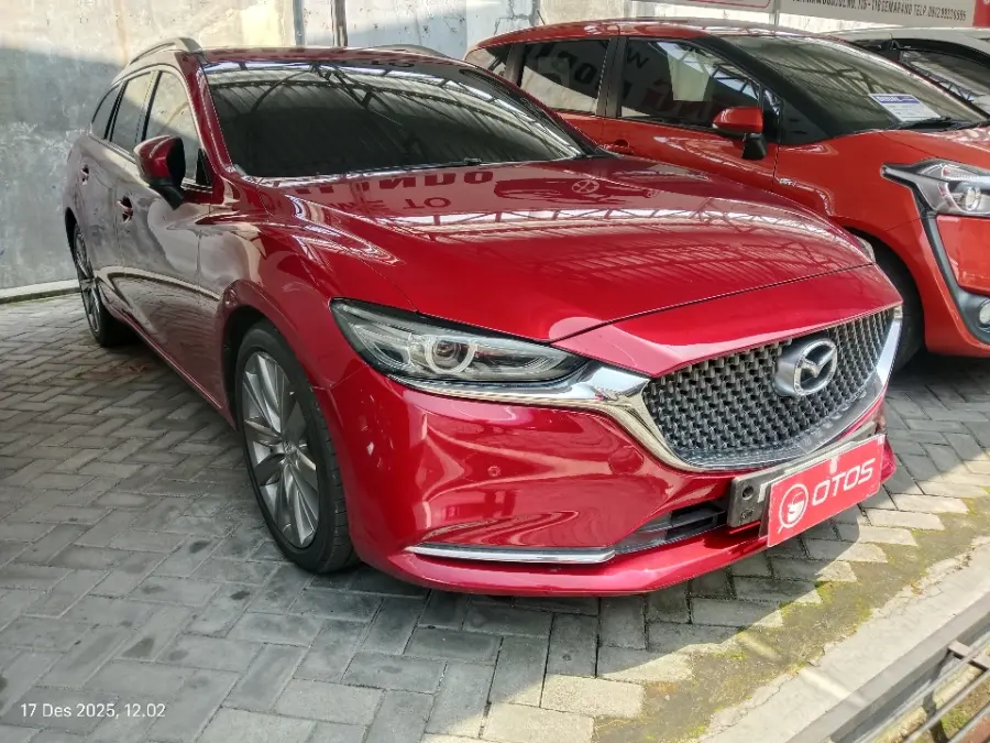 Foto Mobil Bekas Kanan Depan Mazda 6 2.5 Elite Estate tahun 2020
