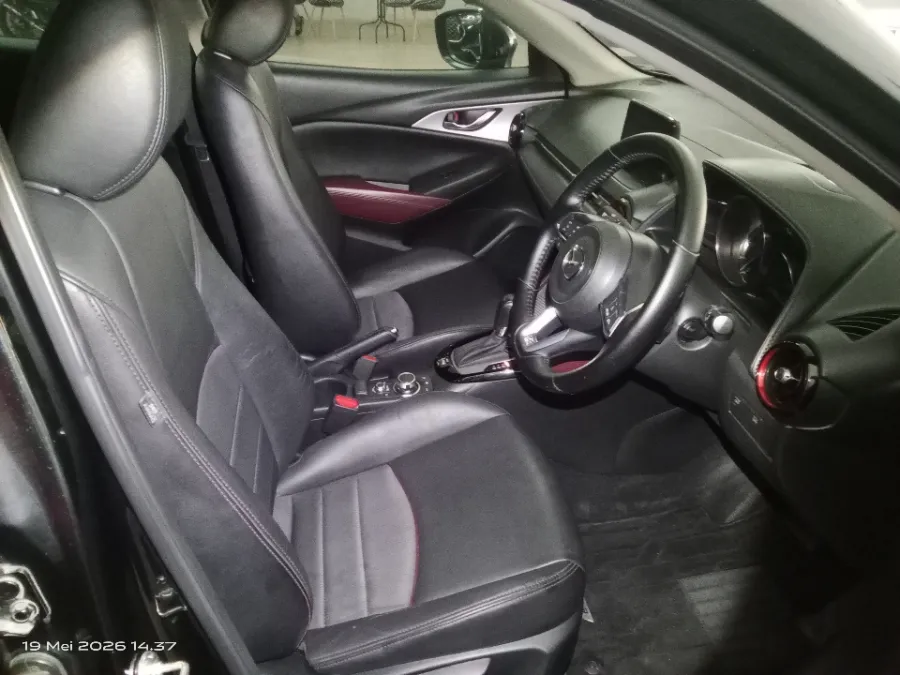 Foto Mobil Bekas Kabin Depan Mazda CX-3 1.5 Kuro tahun 2017