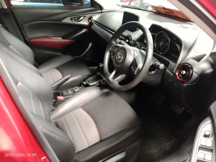 Foto Mobil Bekas Kabin Depan Mazda CX-3 1.5 Kuro tahun 2017