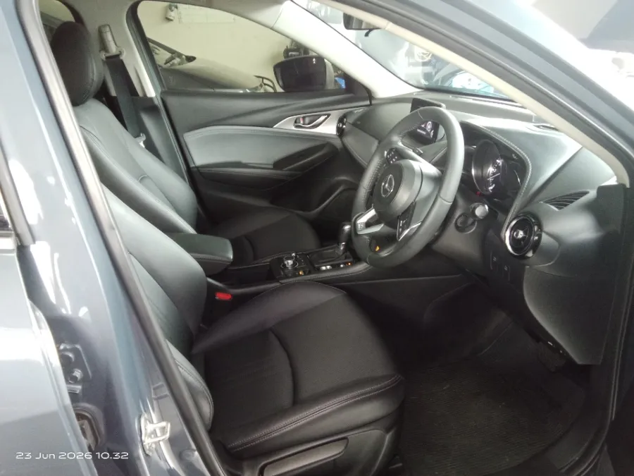 Foto Mobil Bekas Kabin Depan Mazda CX-3 1.5 Kuro tahun 2021