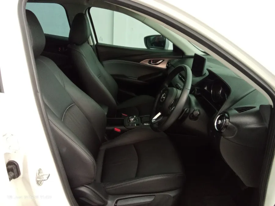 Foto Mobil Bekas Kabin Depan Mazda CX-3 1.5 Kuro tahun 2023