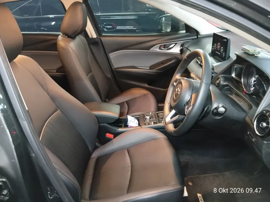 Foto Mobil Bekas Kabin Depan Mazda CX-3 1.5 Kuro tahun 2023