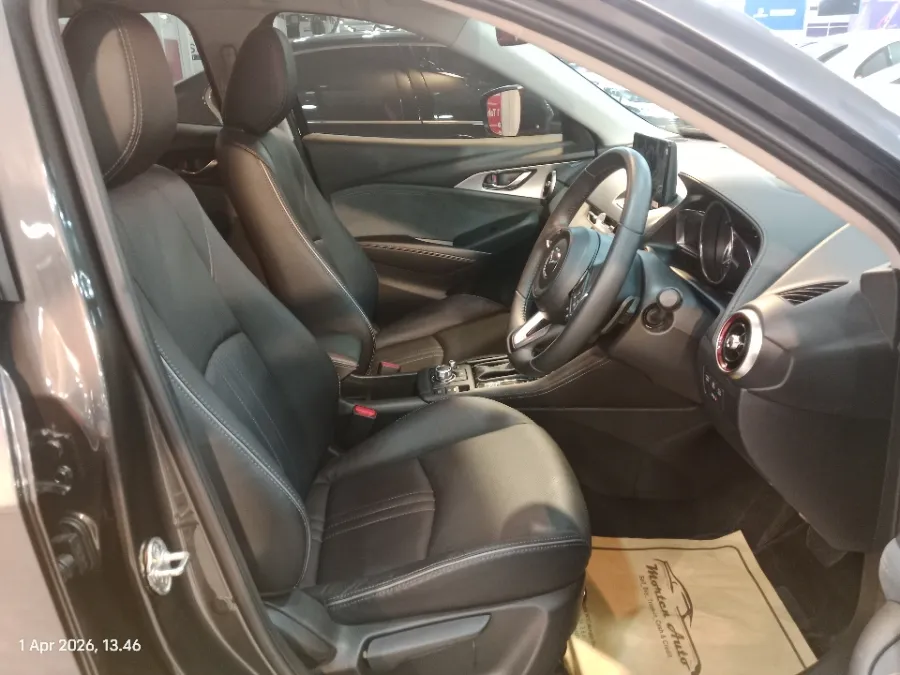 Foto Mobil Bekas Kabin Depan Mazda CX-3 1.5 Kuro tahun 2024
