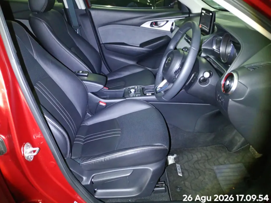 Foto Mobil Bekas Kabin Depan Mazda CX-3 1.5 Kuro tahun 2024