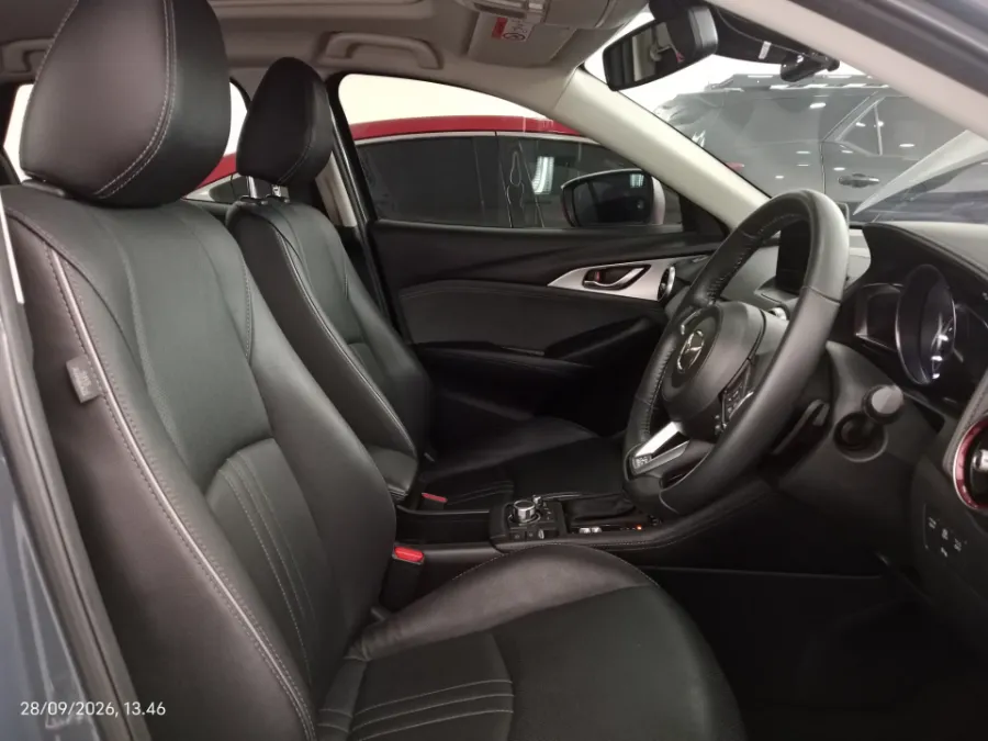 Foto Mobil Bekas Kabin Depan Mazda CX-3 1.5 Kuro tahun 2024