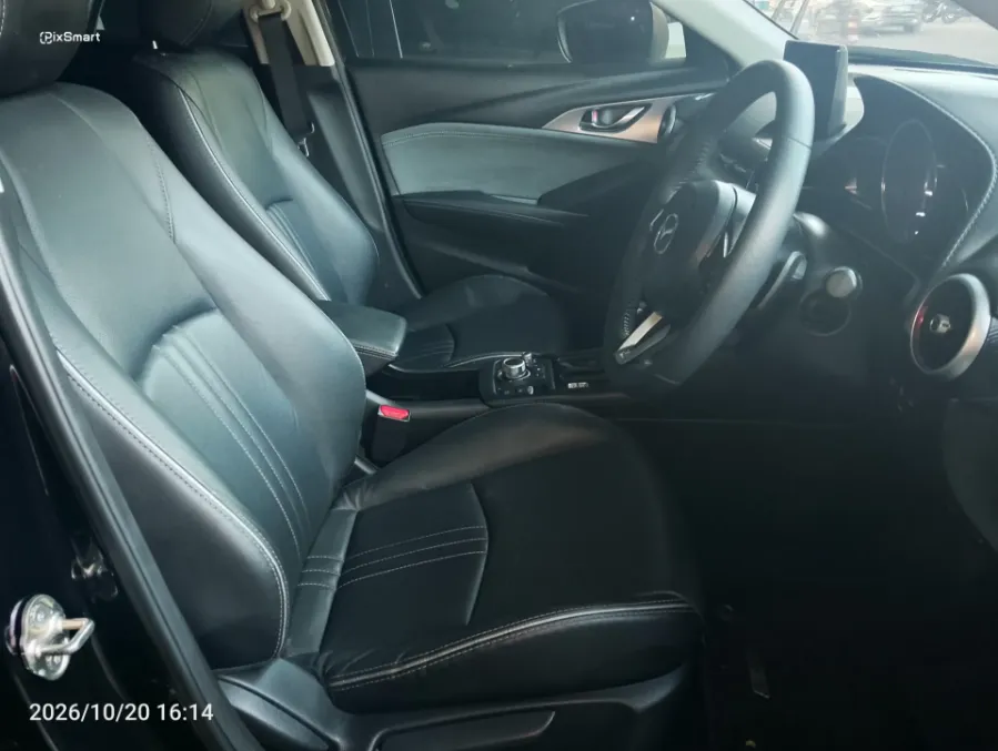 Foto Mobil Bekas Kabin Depan Mazda CX-3 1.5 Kuro tahun 2024