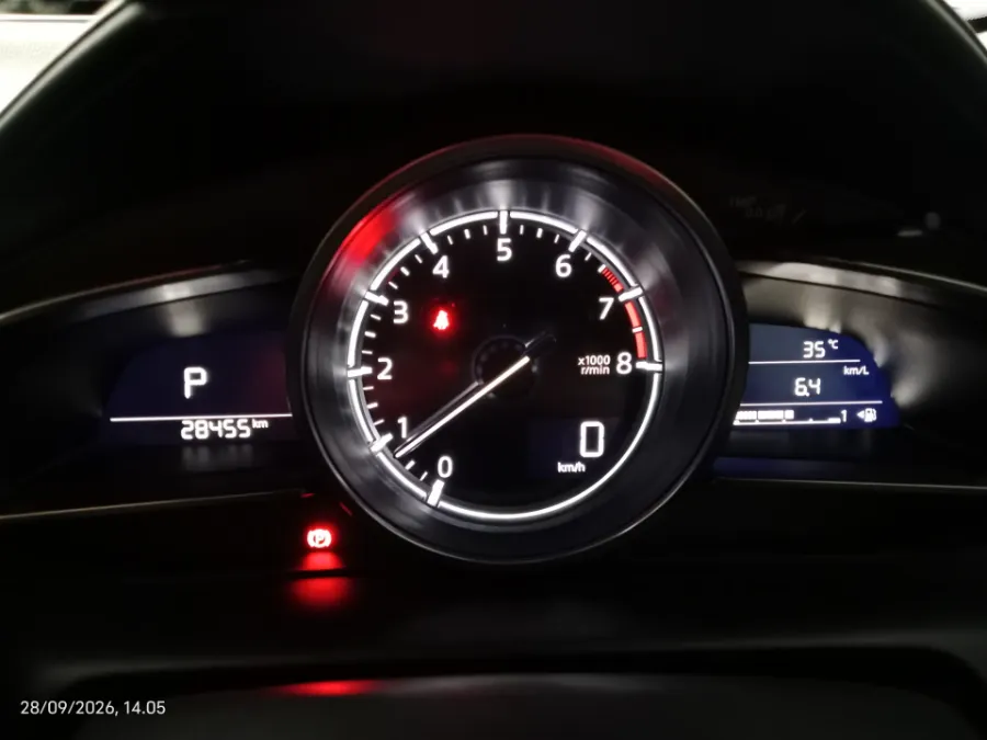 Foto Mobil Bekas Odometer Mazda CX-3 1.5 Kuro tahun 2024