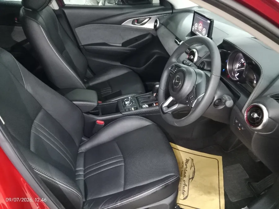 Foto Mobil Bekas Kabin Depan Mazda CX-3 1.5 Kuro tahun 2025