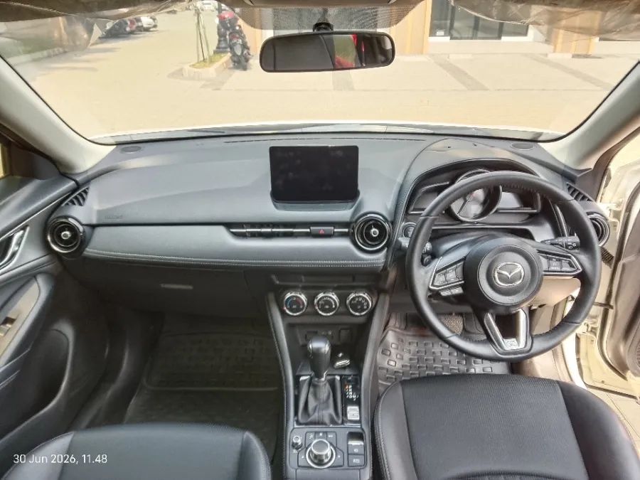 Foto Mobil Bekas Dashboard Mazda CX-3 1.5 Sport tahun 2021