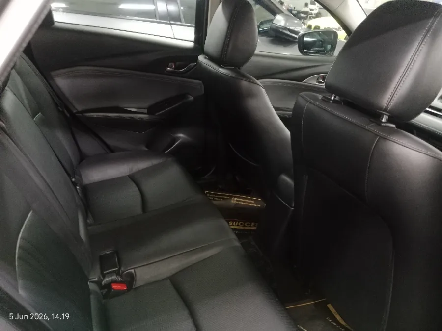 Foto Mobil Bekas Kabin Belakang Mazda CX-3 1.5 Sport tahun 2021