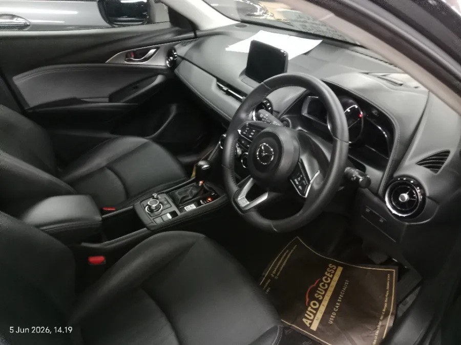 Foto Mobil Bekas Kabin Depan Mazda CX-3 1.5 Sport tahun 2021