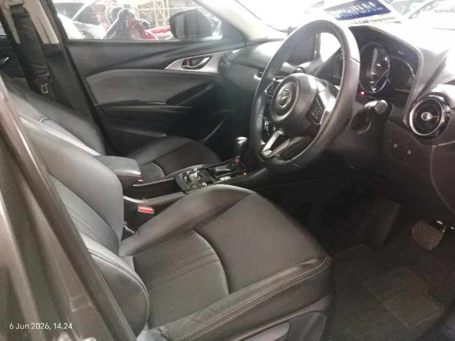 Foto Mobil Bekas Kabin Depan Mazda CX-3 1.5 Sport tahun 2021