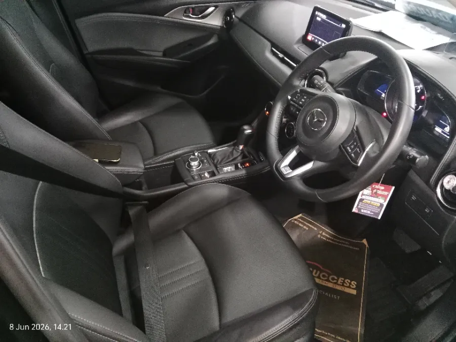 Foto Mobil Bekas Kabin Depan Mazda CX-3 1.5 Sport tahun 2021