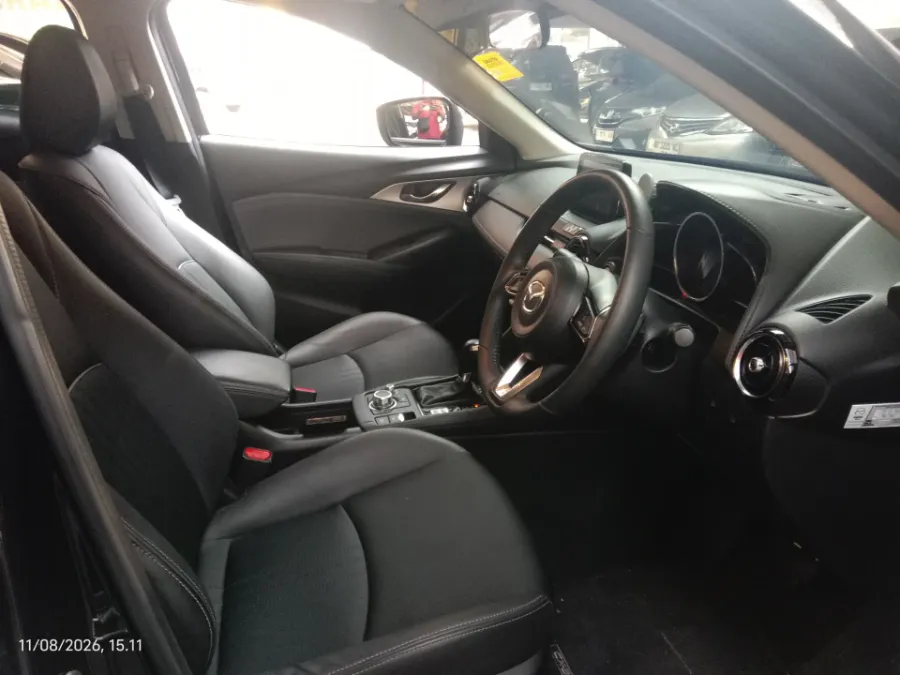 Foto Mobil Bekas Kabin Depan Mazda CX-3 1.5 Sport tahun 2021