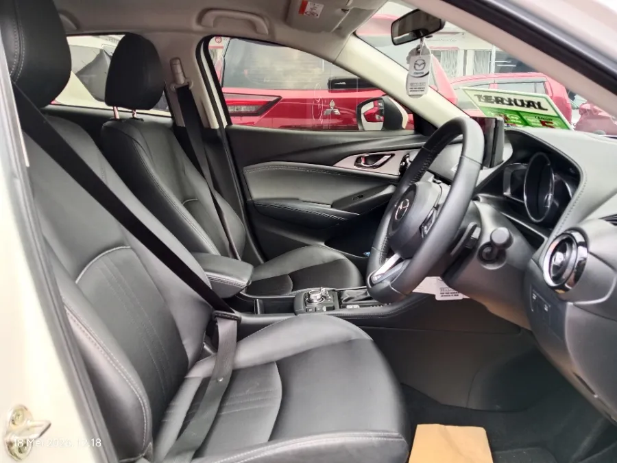 Foto Mobil Bekas Kabin Depan Mazda CX-3 1.5 Sport tahun 2022