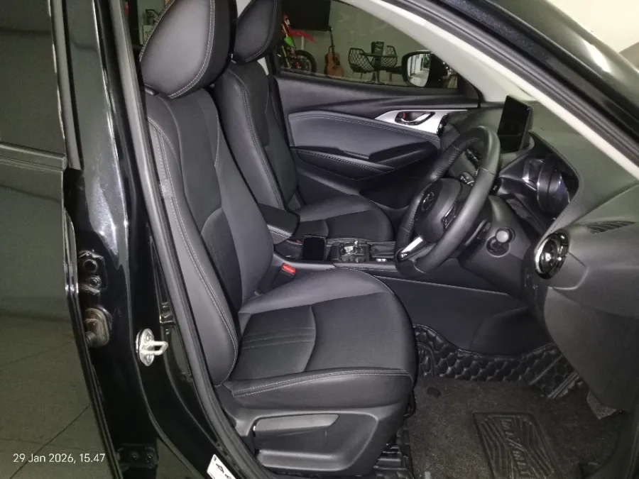 Foto Mobil Bekas Kabin Depan Mazda CX-3 1.5 Sport tahun 2023