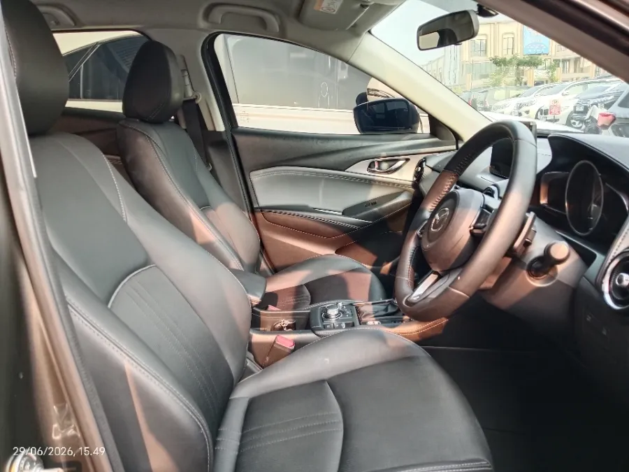 Foto Mobil Bekas Kabin Depan Mazda CX-3 1.5 Sport tahun 2023