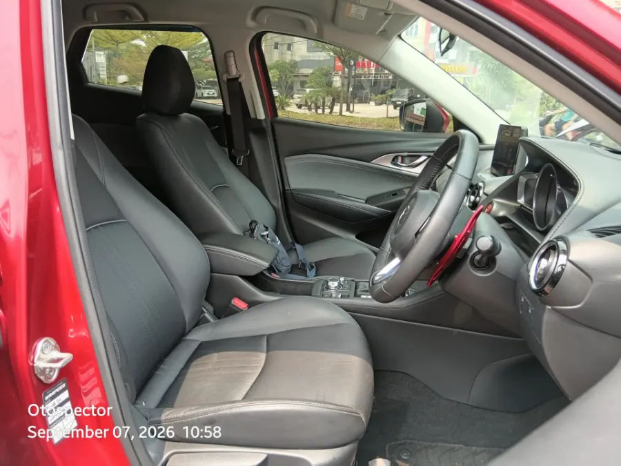 Foto Mobil Bekas Kabin Depan Mazda CX-3 1.5 Sport tahun 2023