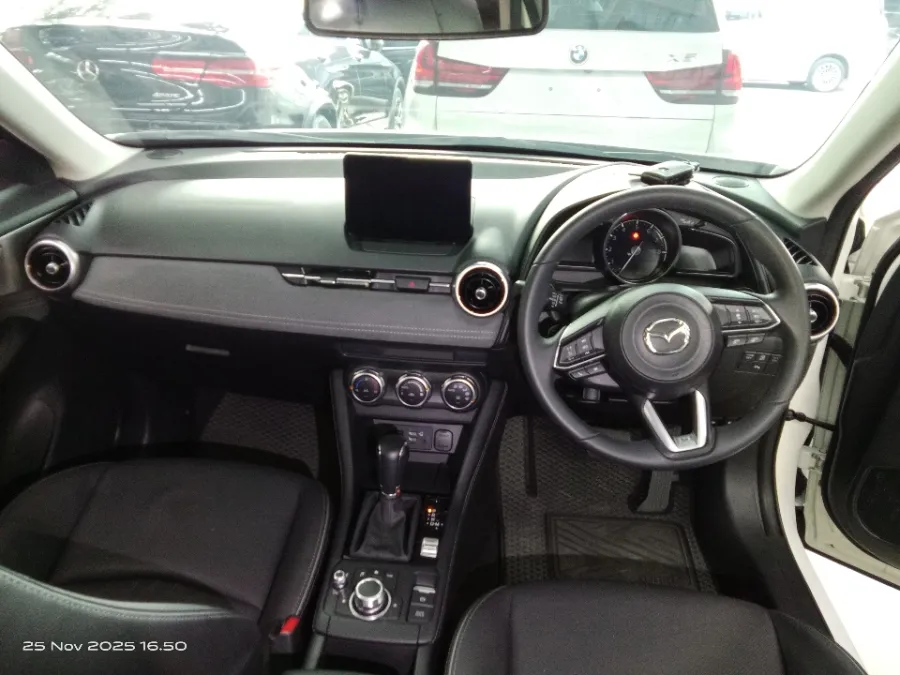 Foto Mobil Bekas Dashboard Mazda CX-3 1.5 Sport tahun 2024