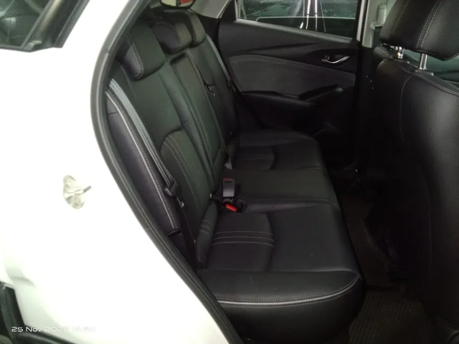 Foto Mobil Bekas Kabin Belakang Mazda CX-3 1.5 Sport tahun 2024