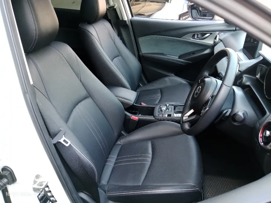 Foto Mobil Bekas Kabin Depan Mazda CX-3 1.5 Sport tahun 2024
