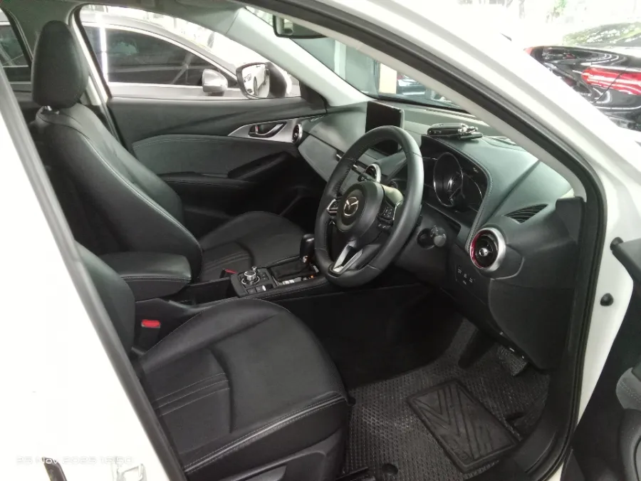 Foto Mobil Bekas Kabin Depan Mazda CX-3 1.5 Sport tahun 2024