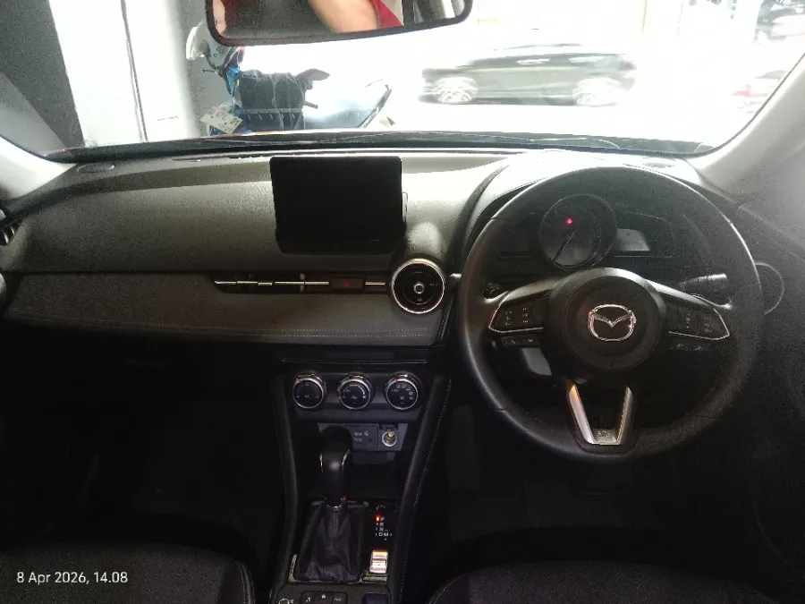 Foto Mobil Bekas Dashboard Mazda CX-3 1.5 Sport tahun 2025
