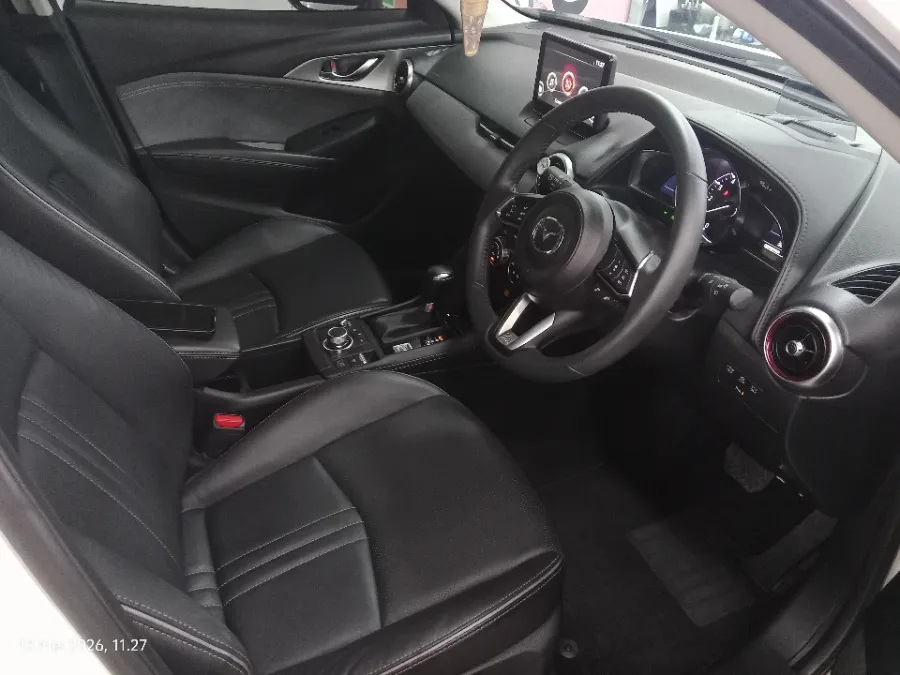 Foto Mobil Bekas Kabin Depan Mazda CX-3 1.5 Sport tahun 2025
