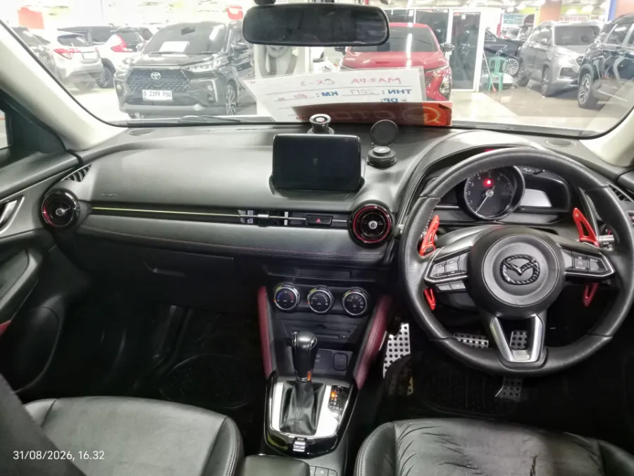 Foto Mobil Bekas Dashboard Mazda CX-3 2.0 tahun 2017