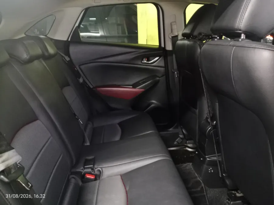 Foto Mobil Bekas Kabin Belakang Mazda CX-3 2.0 tahun 2017