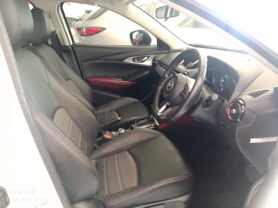 Foto Mobil Bekas Kabin Depan Mazda CX-3 2.0 tahun 2017