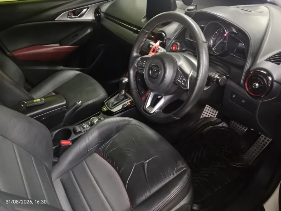 Foto Mobil Bekas Kabin Depan Mazda CX-3 2.0 tahun 2017
