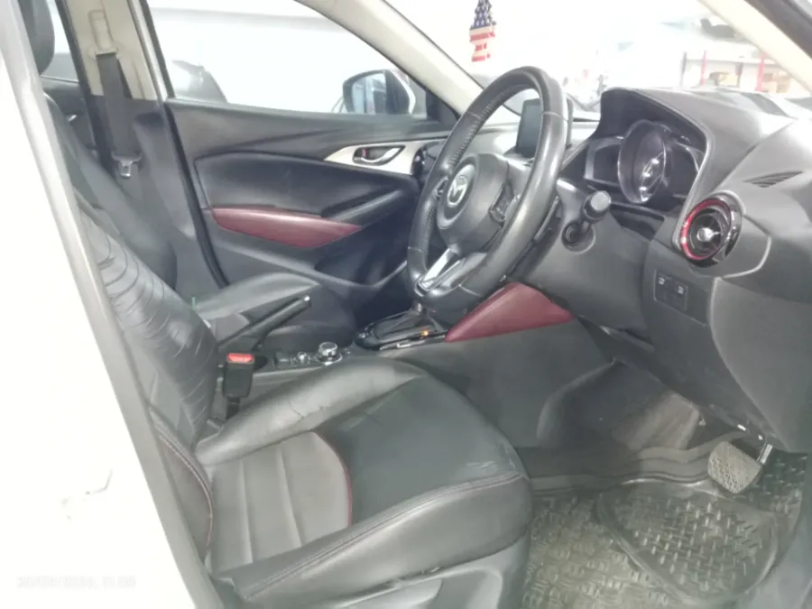 Foto Mobil Bekas Kabin Depan Mazda CX-3 2.0 tahun 2017