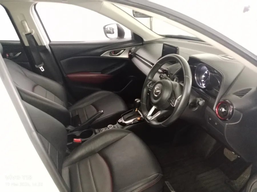 Foto Mobil Bekas Kabin Depan Mazda CX-3 2.0 tahun 2018