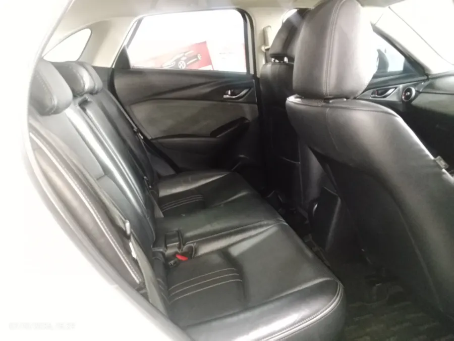 Foto Mobil Bekas Kabin Belakang Mazda CX-3 2.0 tahun 2019