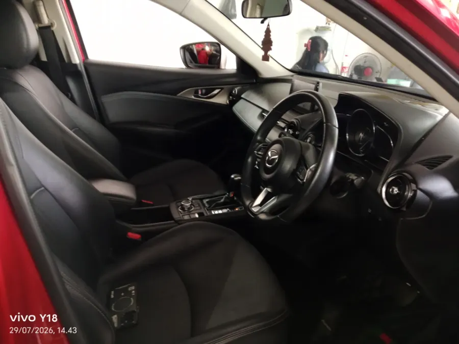 Foto Mobil Bekas Kabin Depan Mazda CX-3 2.0 tahun 2019