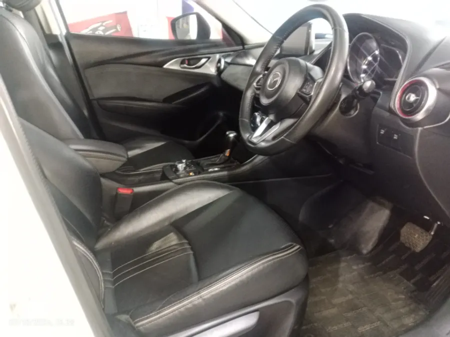 Foto Mobil Bekas Kabin Depan Mazda CX-3 2.0 tahun 2019